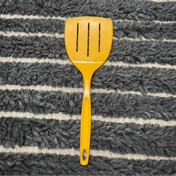 Vintage Foley Nylon Spatula Bright Yellow Wide Blade 3 Slot - Picture 1 of 4